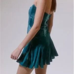 Never worn urban outfitters strapless dress. Size M.